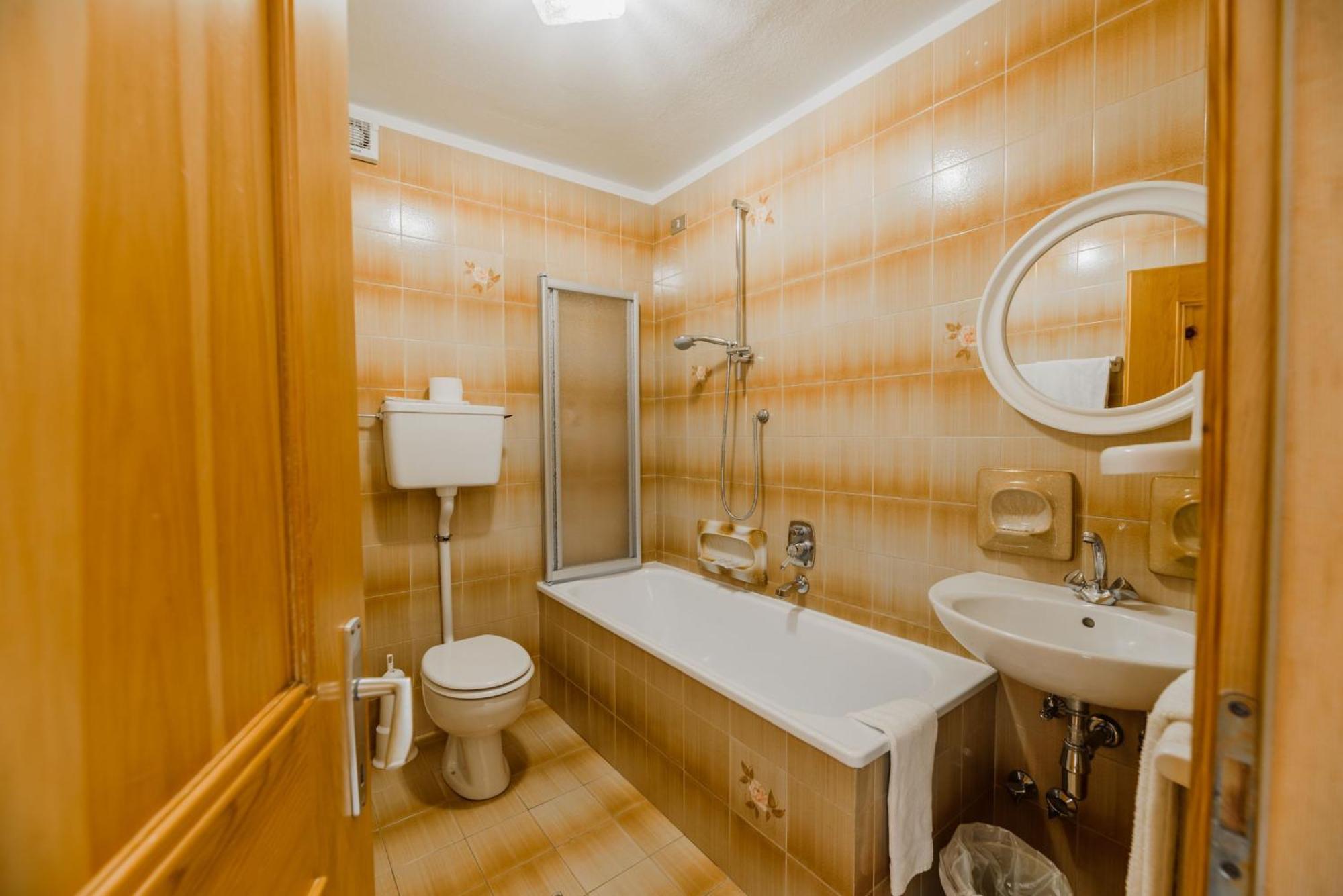 Hotel Garni Rosengarten Pera 外观 照片